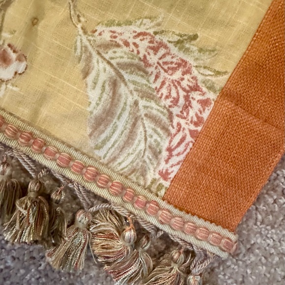 Pair of hand made lined Roman shades - Picture 2 of 5